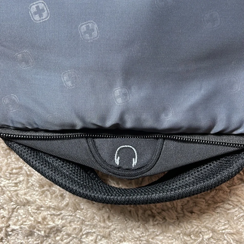 Like New SwissGear ScanSmart TSA 17 Inch Black Laptop Backpack